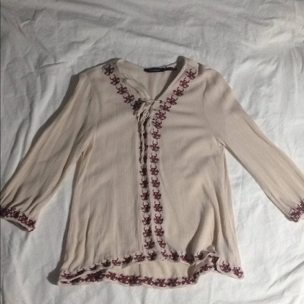 Mid-sleeve cream blouse w/ tassels
